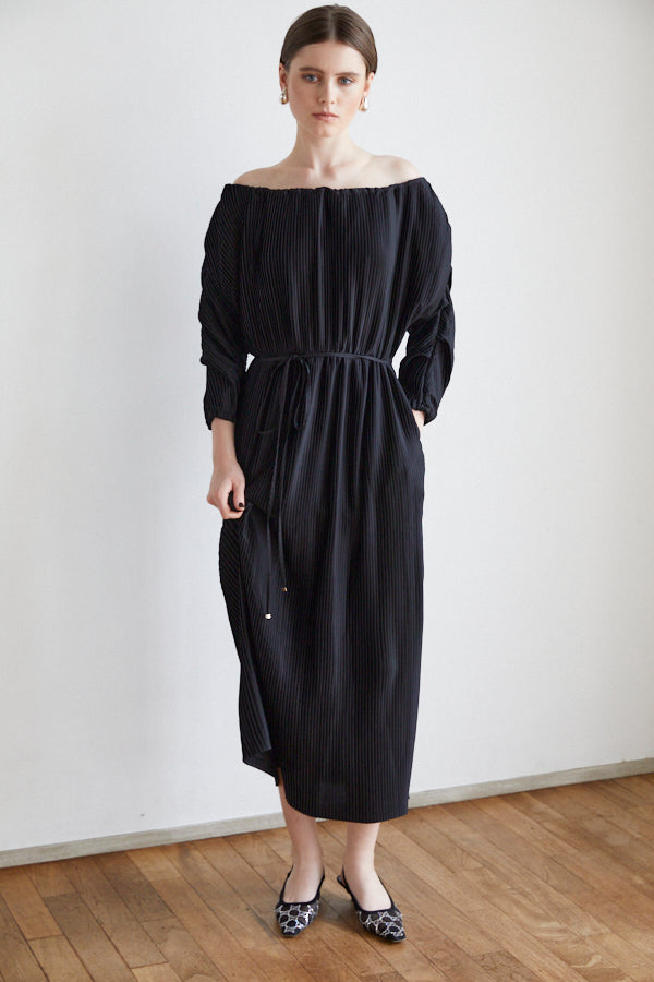 Isabel Pleated Dress <br> -BLK-