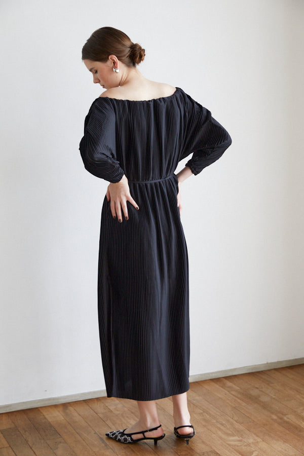 Isabel Pleated Dress <br> -BLK-