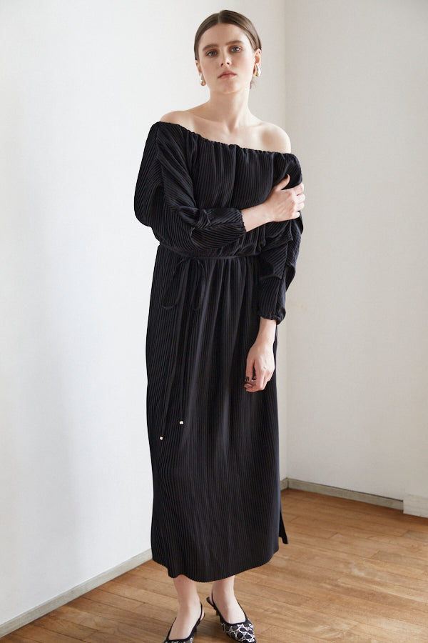 Isabel Pleated Dress <br> -BLK-