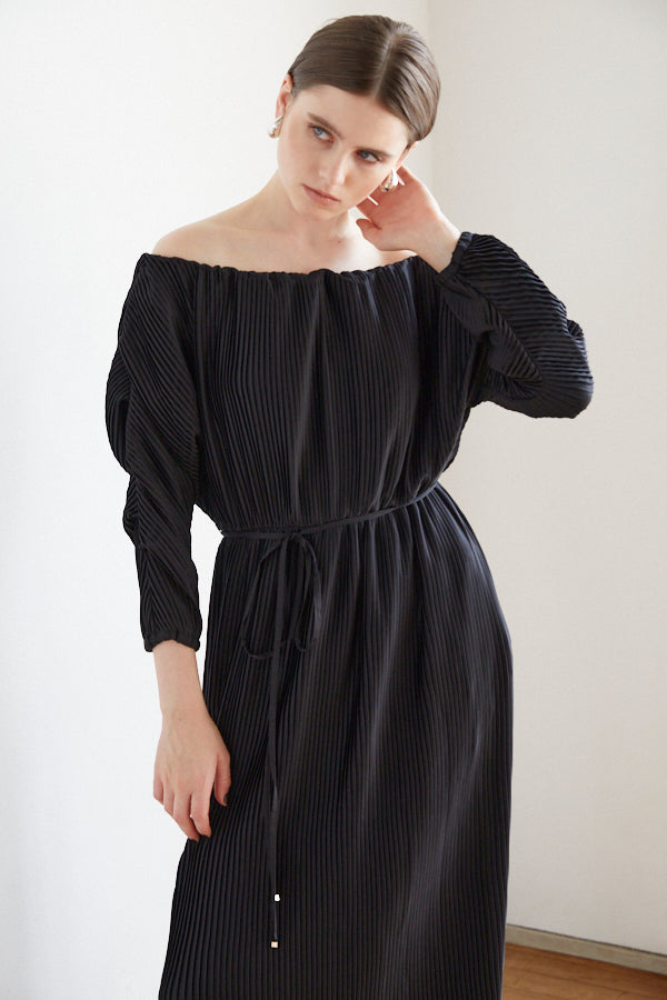 Isabel Pleated Dress <br> -BLK-