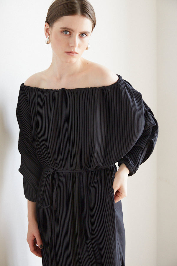 Isabel Pleated Dress <br> -BLK-