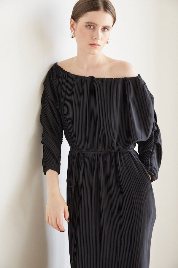 Isabel Pleated Dress <br> -BLK-