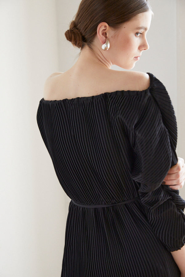 Isabel Pleated Dress <br> -BLK-