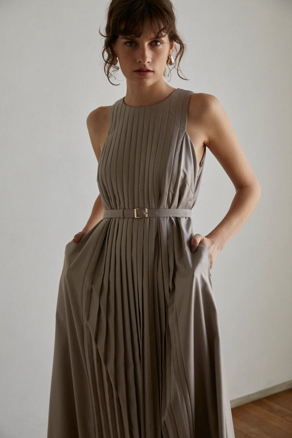 Emilia Pleated Dress -BEG-