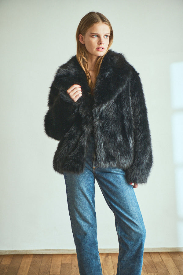 Elisa Faux Fur Coat <br>-BLK-