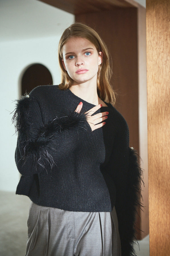 Adona Feather Knit Pullover <br> -BLK-