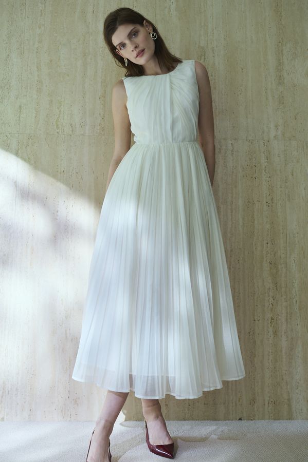 Jazmin Pleaded Dress   <br> -White-
