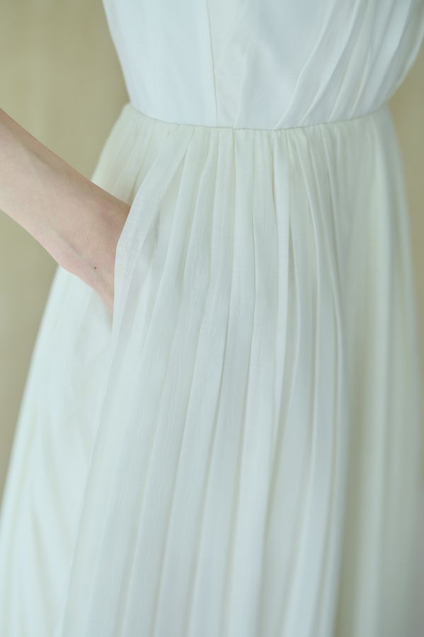 Jazmin Pleaded Dress   <br> -White-