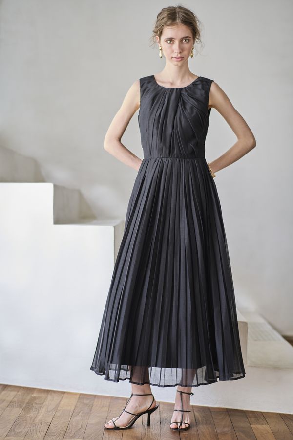 Jazmin Pleaded Dress   <br> -Black-