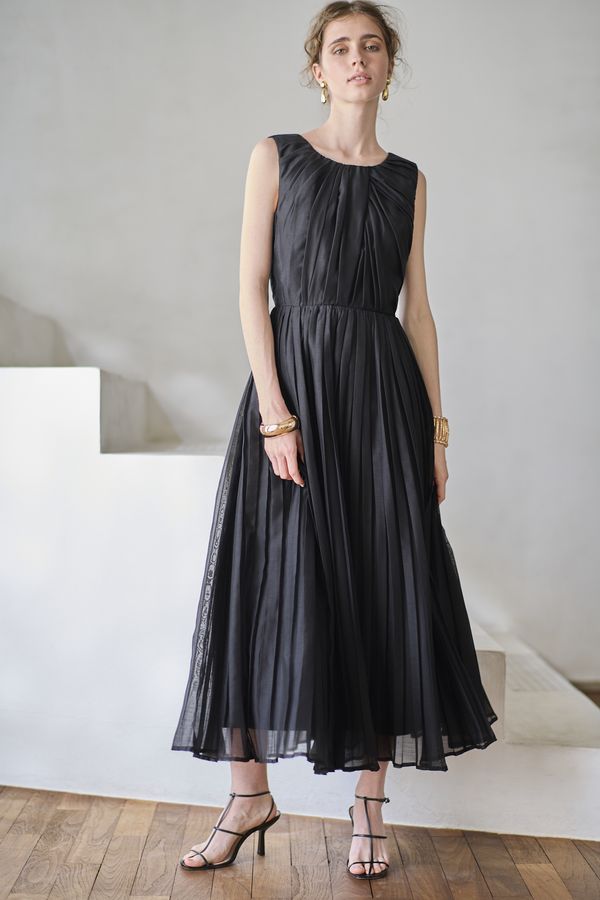 Jazmin Pleaded Dress   <br> -Black-