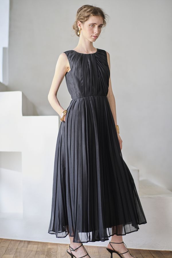 Jazmin Pleaded Dress   <br> -Black-