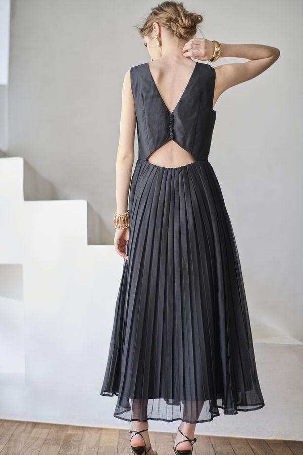 Jazmin Pleaded Dress   <br> -Black-