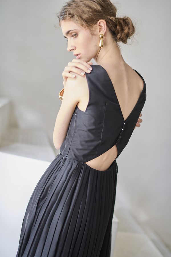 Jazmin Pleaded Dress   <br> -Black-