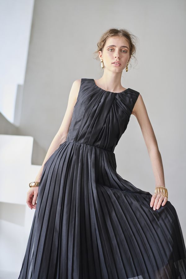 Jazmin Pleaded Dress   <br> -Black-