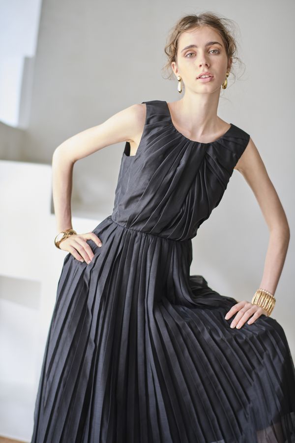 Jazmin Pleaded Dress   <br> -Black-