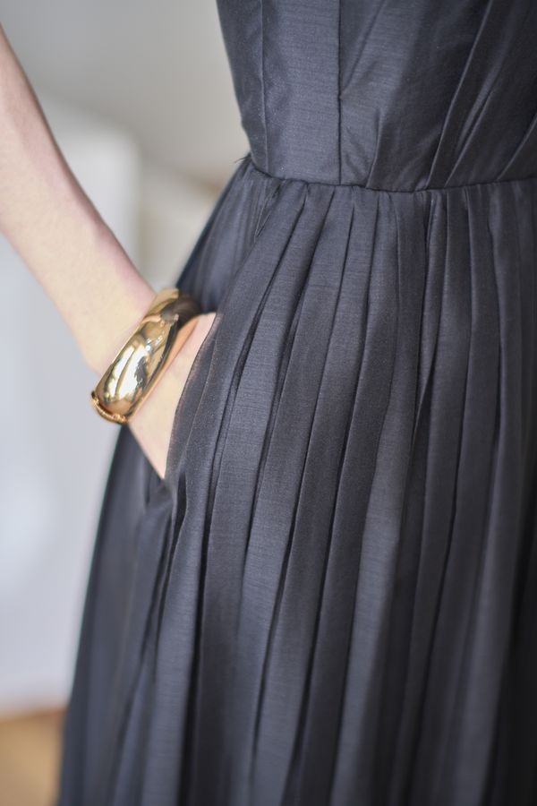 Jazmin Pleaded Dress   <br> -Black-