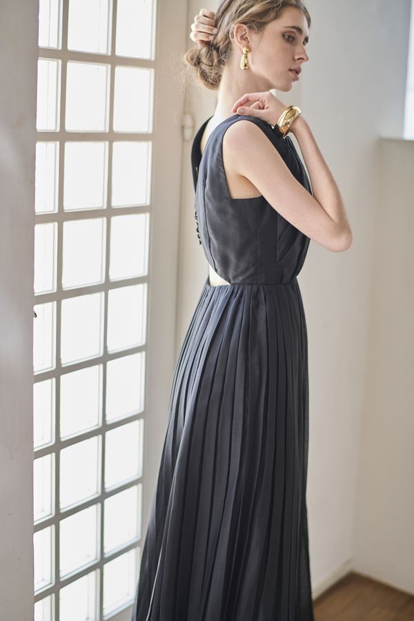 Jazmin Pleaded Dress   <br> -Black-