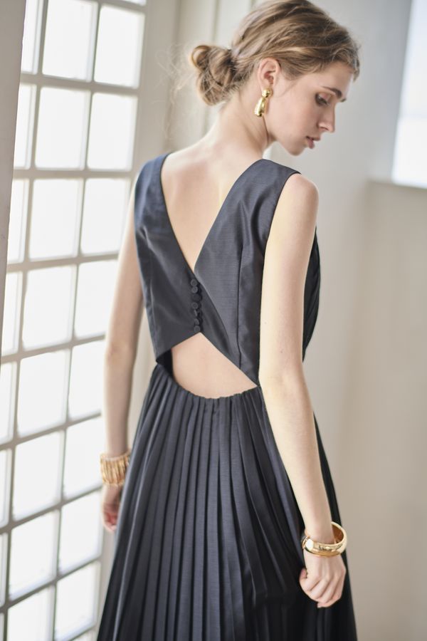 Jazmin Pleaded Dress   <br> -Black-