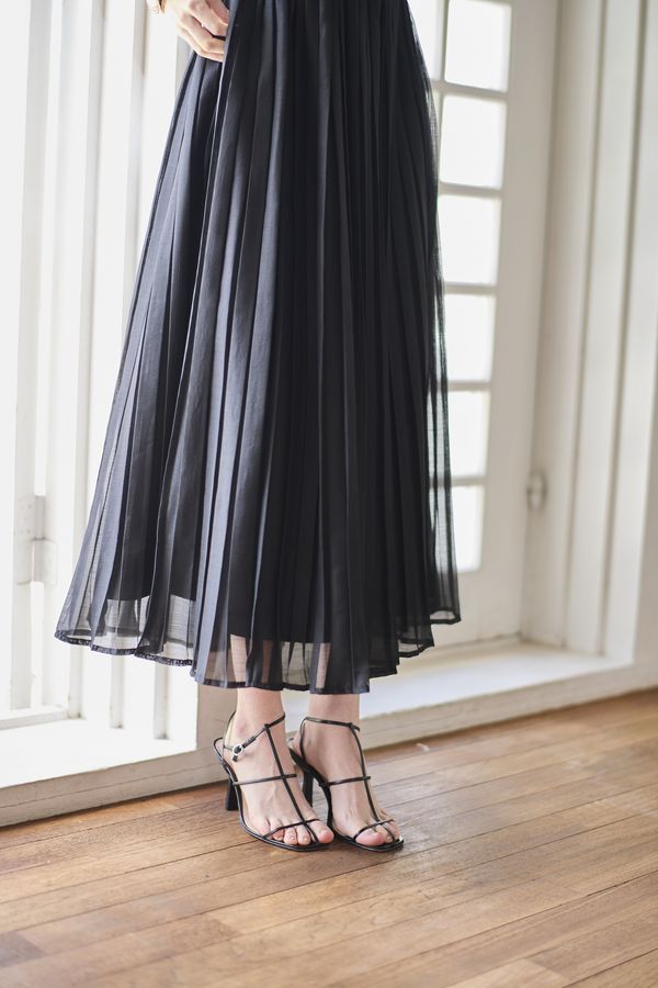 Jazmin Pleaded Dress   <br> -Black-