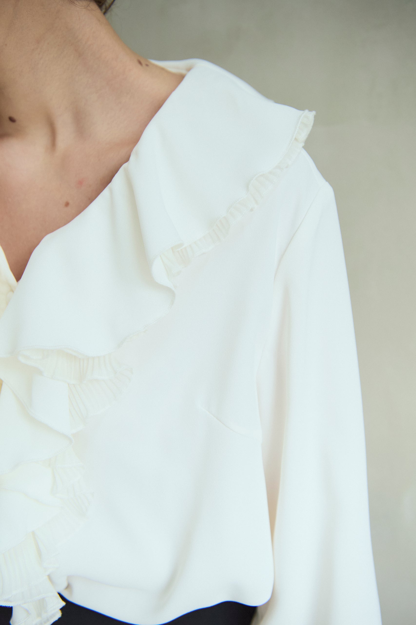 Becca Ruffled Blouse<br>-Off White-