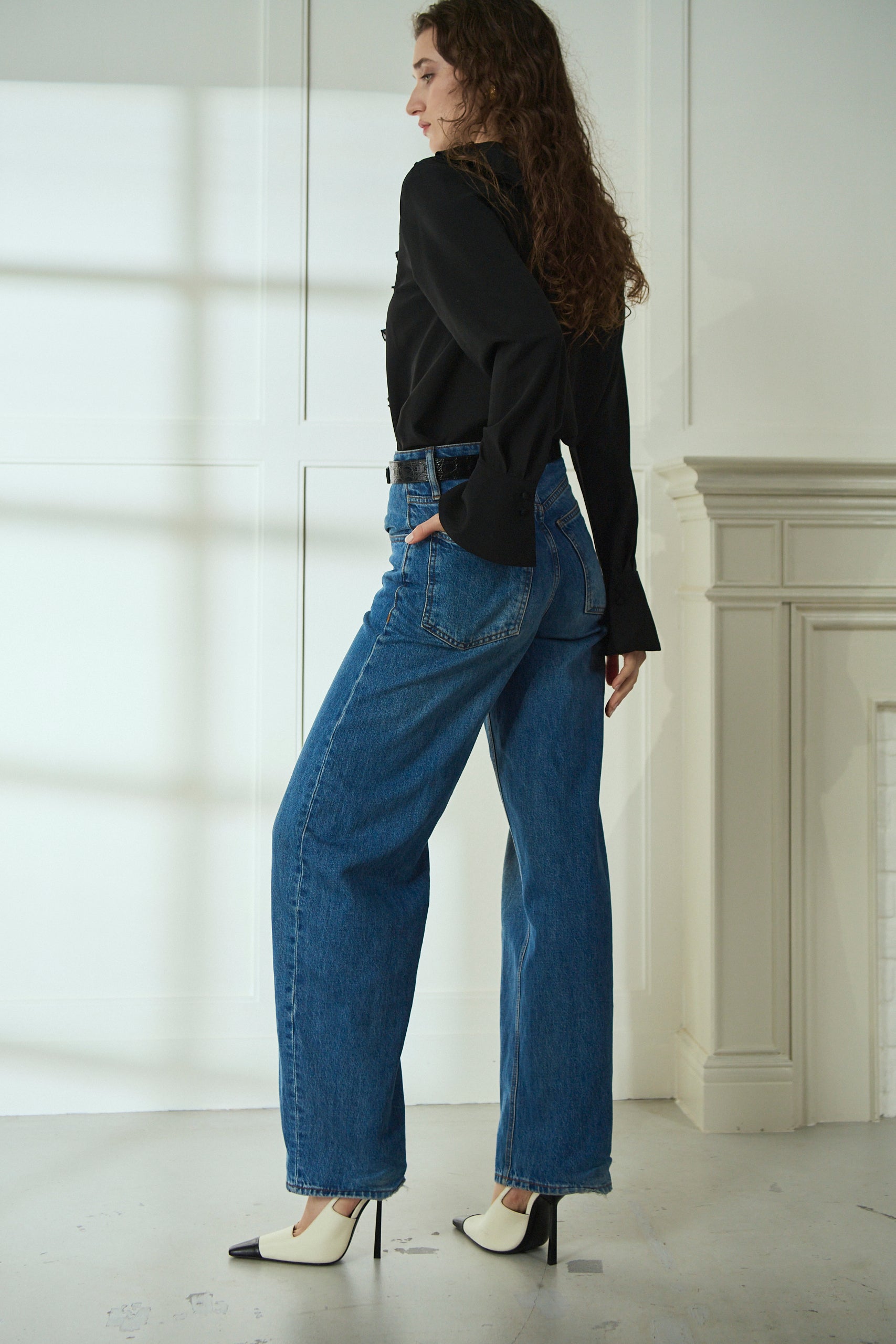 Becca Ruffled Blouse<br>-Black-