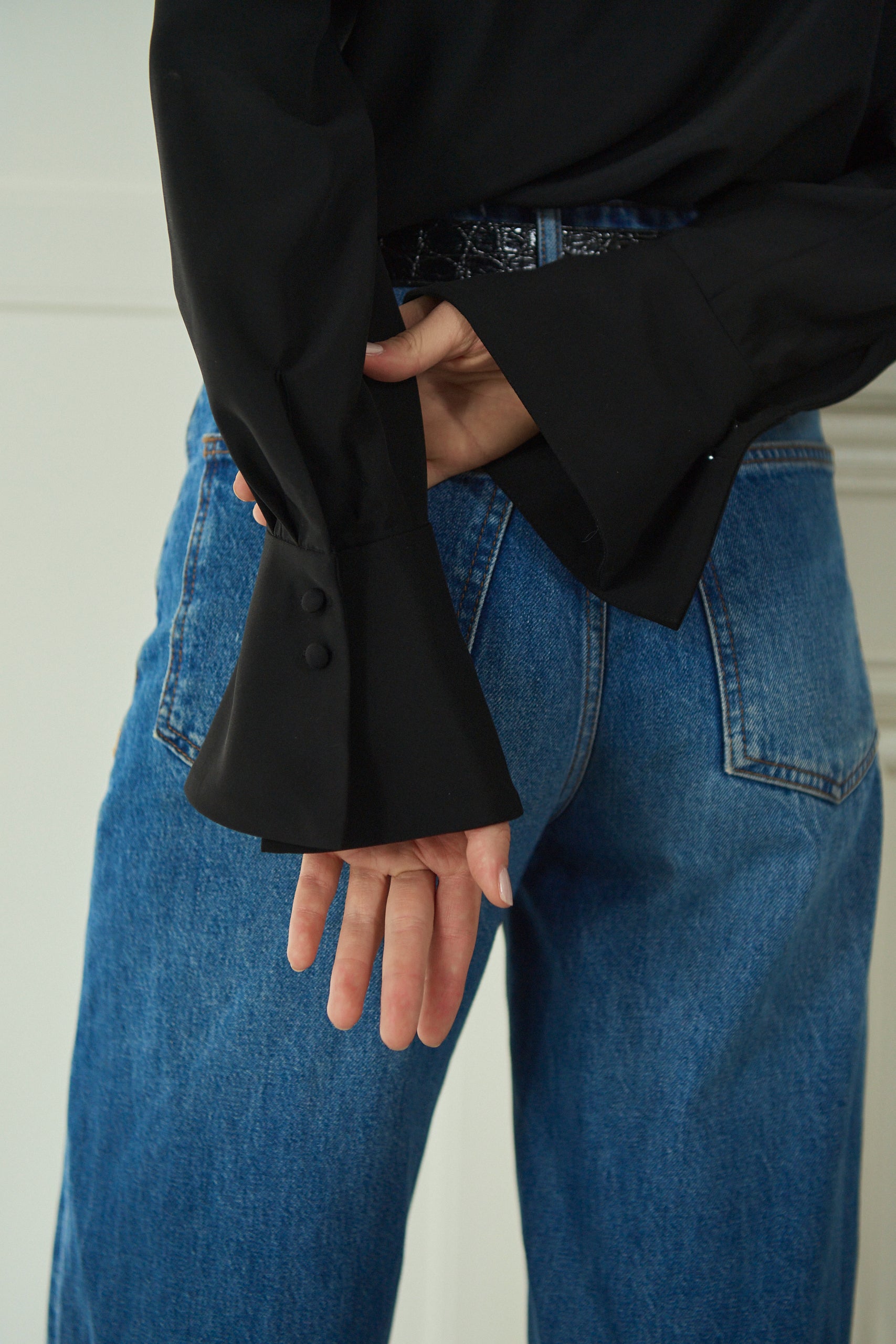 Becca Ruffled Blouse<br>-Black-