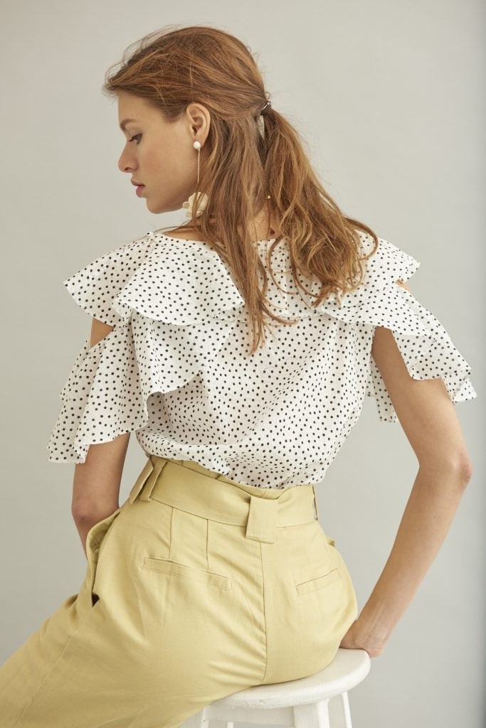 Cold Shoulder Dot Blouse <br> -WHT dot-