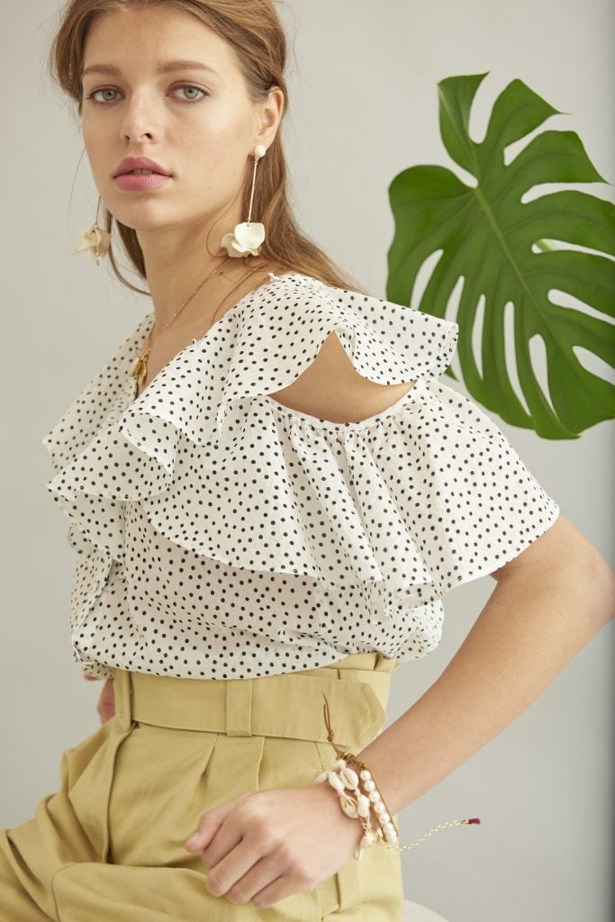 Cold Shoulder Dot Blouse <br> -WHT dot-