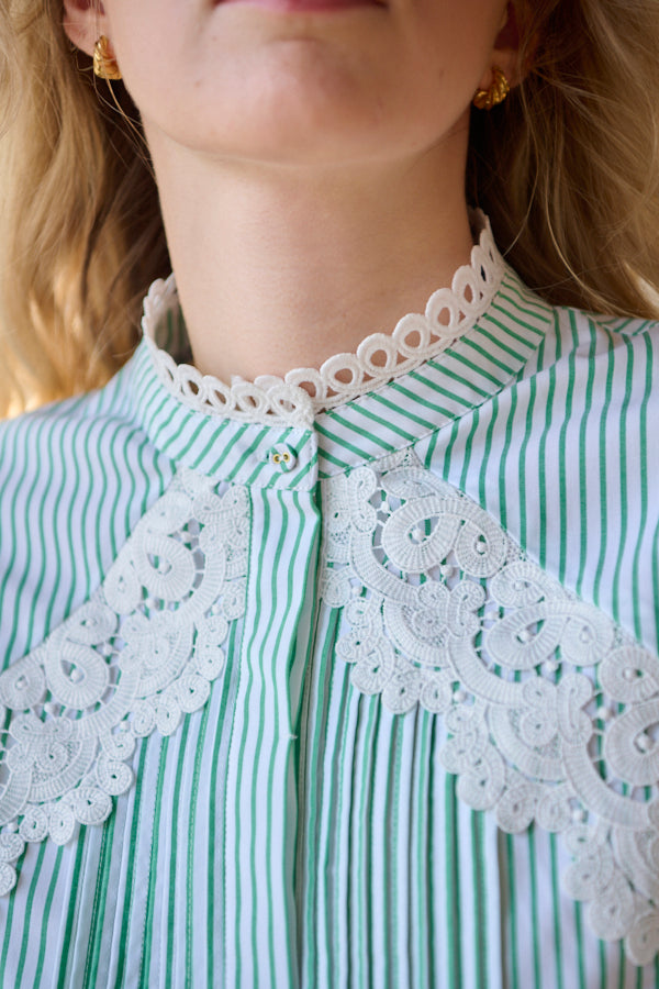 Bibi Lace-trimmed Blouse  <br>-GRN.st-