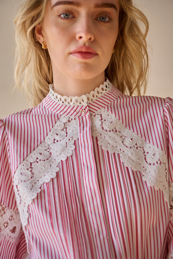 Bibi Lace-trimmed Blouse <br> -RED.st-