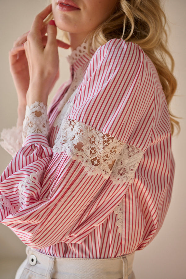 Bibi Lace-trimmed Blouse <br> -RED.st-