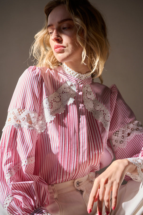 Bibi Lace-trimmed Blouse <br> -RED.st-